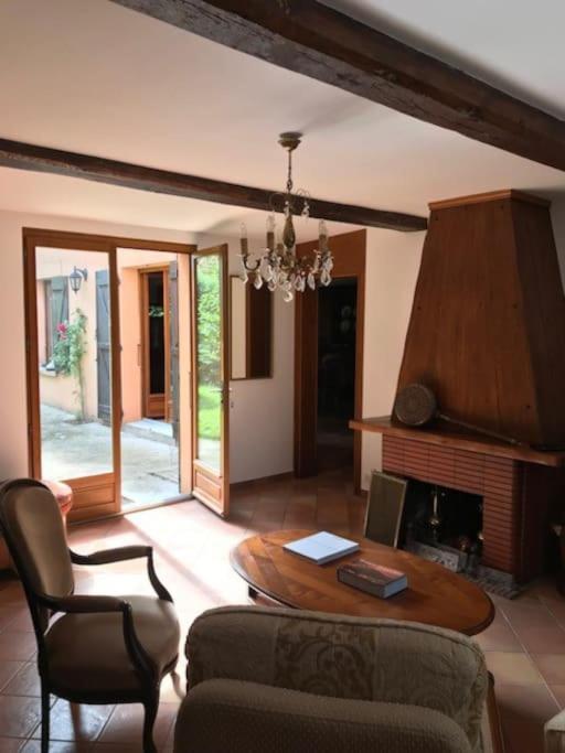 Le Des Francs Bourgeois Holiday home *